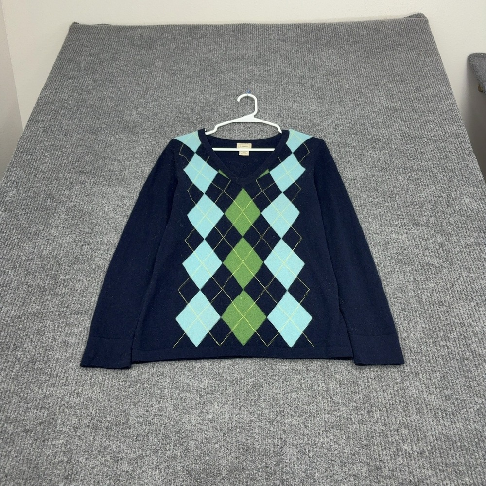 LL Bean Sweater Womens M Navy Cashmere Argyle V Neck Preppy Classic Academic